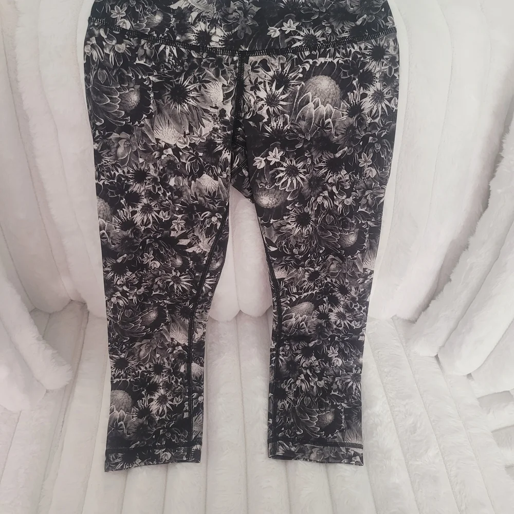 lululemon athletica Black and Gray Floral Leggings